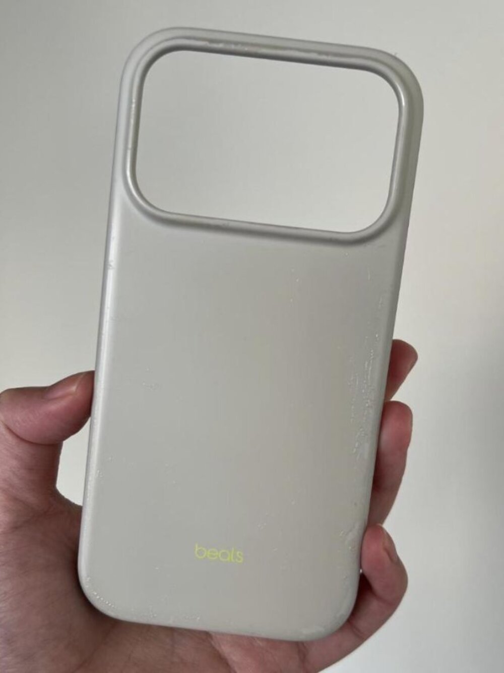 Apple iPhone 17 Pro Light Grey Beats Case